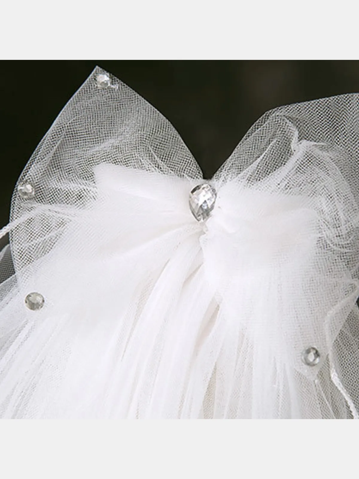 A Delicate Day Mesh Bowed Veil Clip