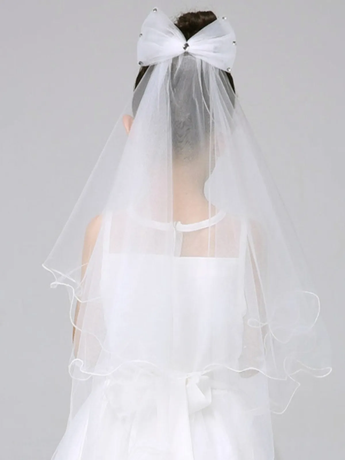 A Delicate Day Mesh Bowed Veil Clip