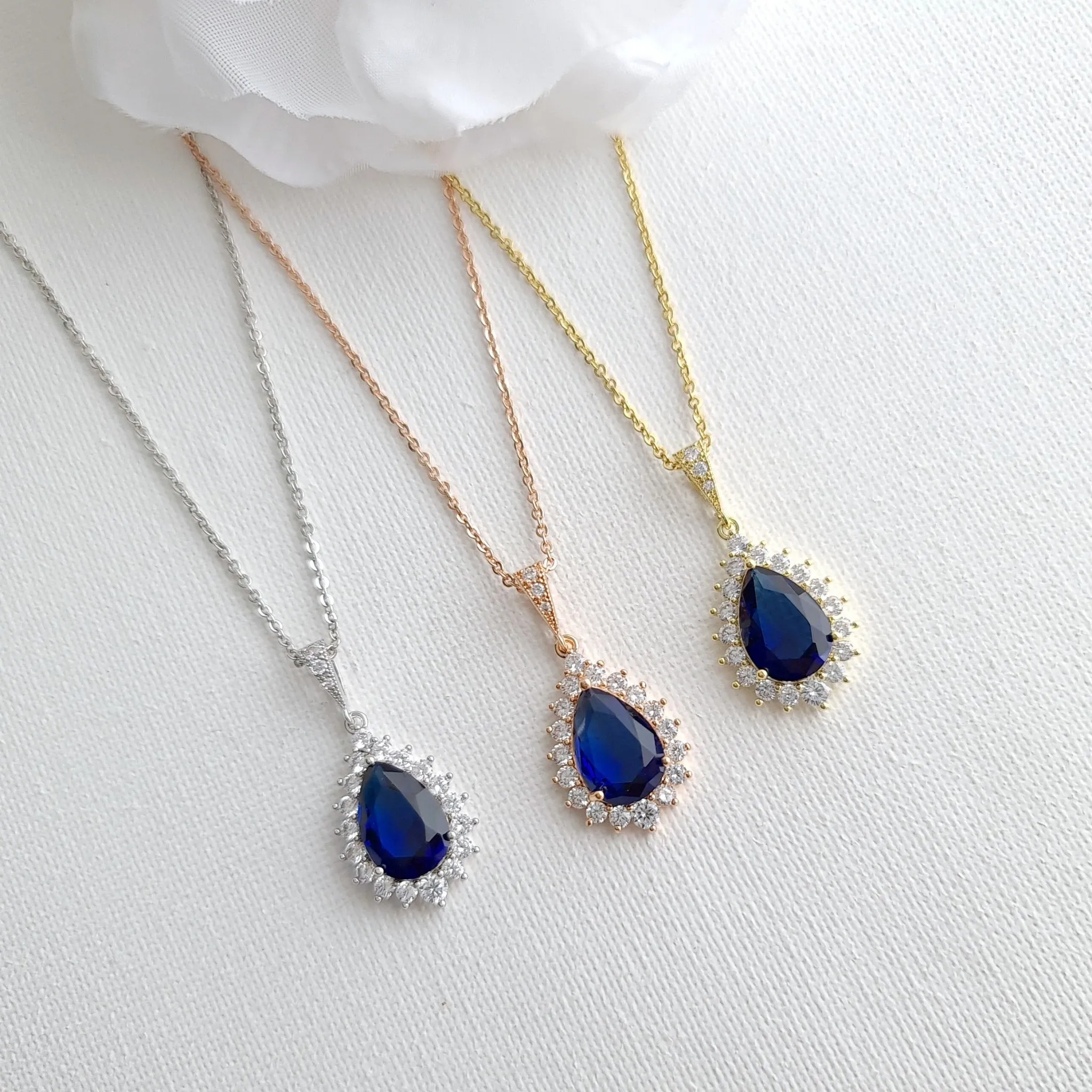 Blue & Gold Necklace with Backdrop-Aoi