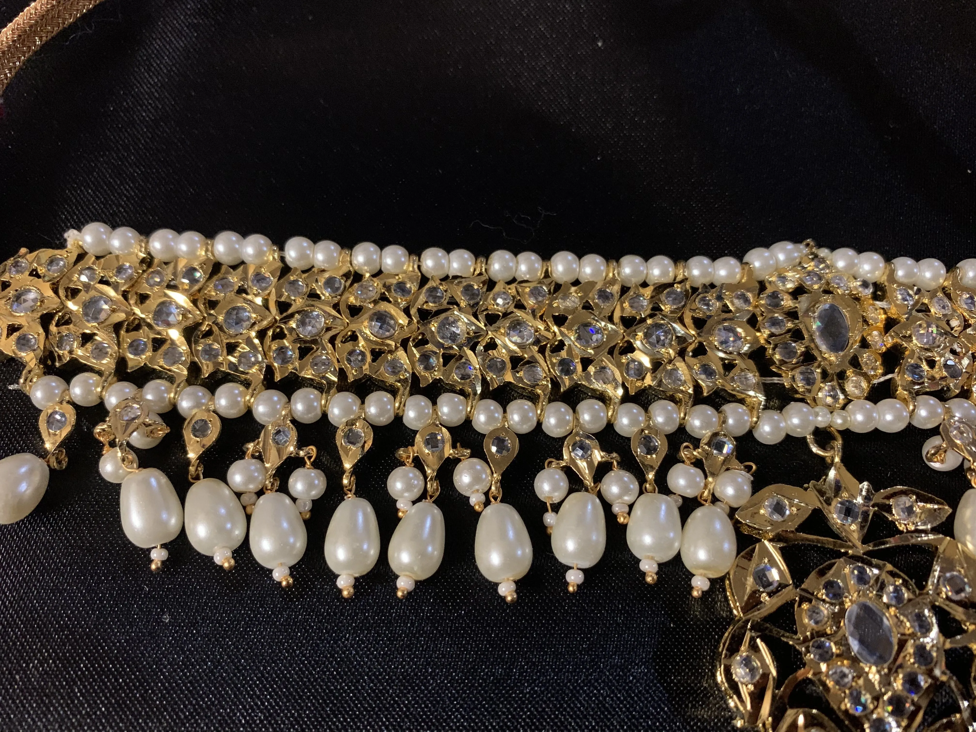 C6 Sahaj choker set in pearls ( READY TO SHIP)