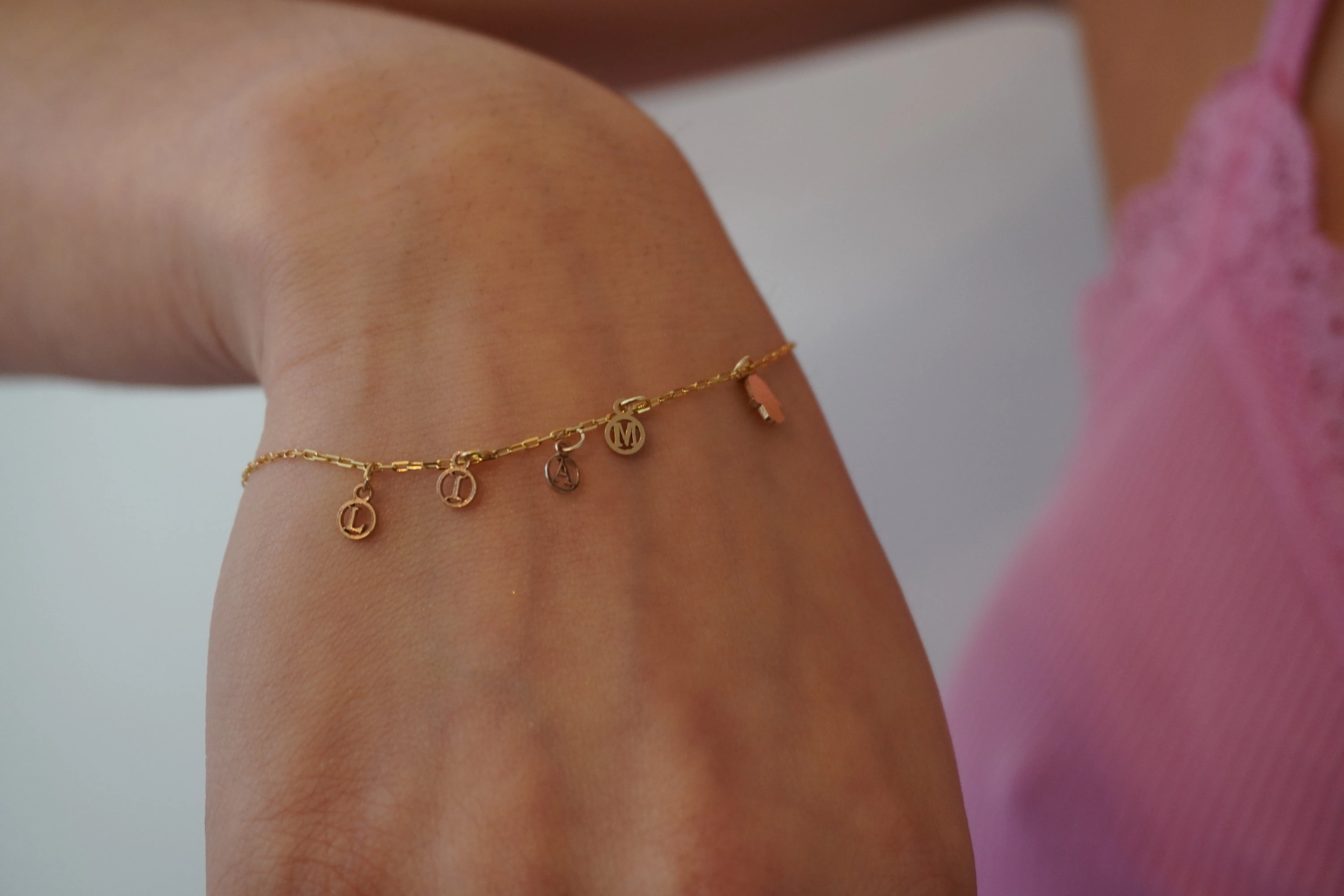 Circle Initial Charm - L | 10k Yellow Gold