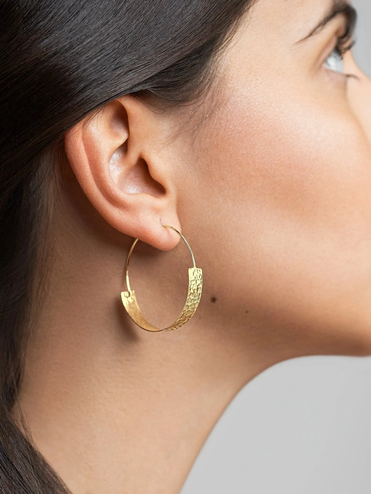 Eibar Chunky Gold Hoop Earrings