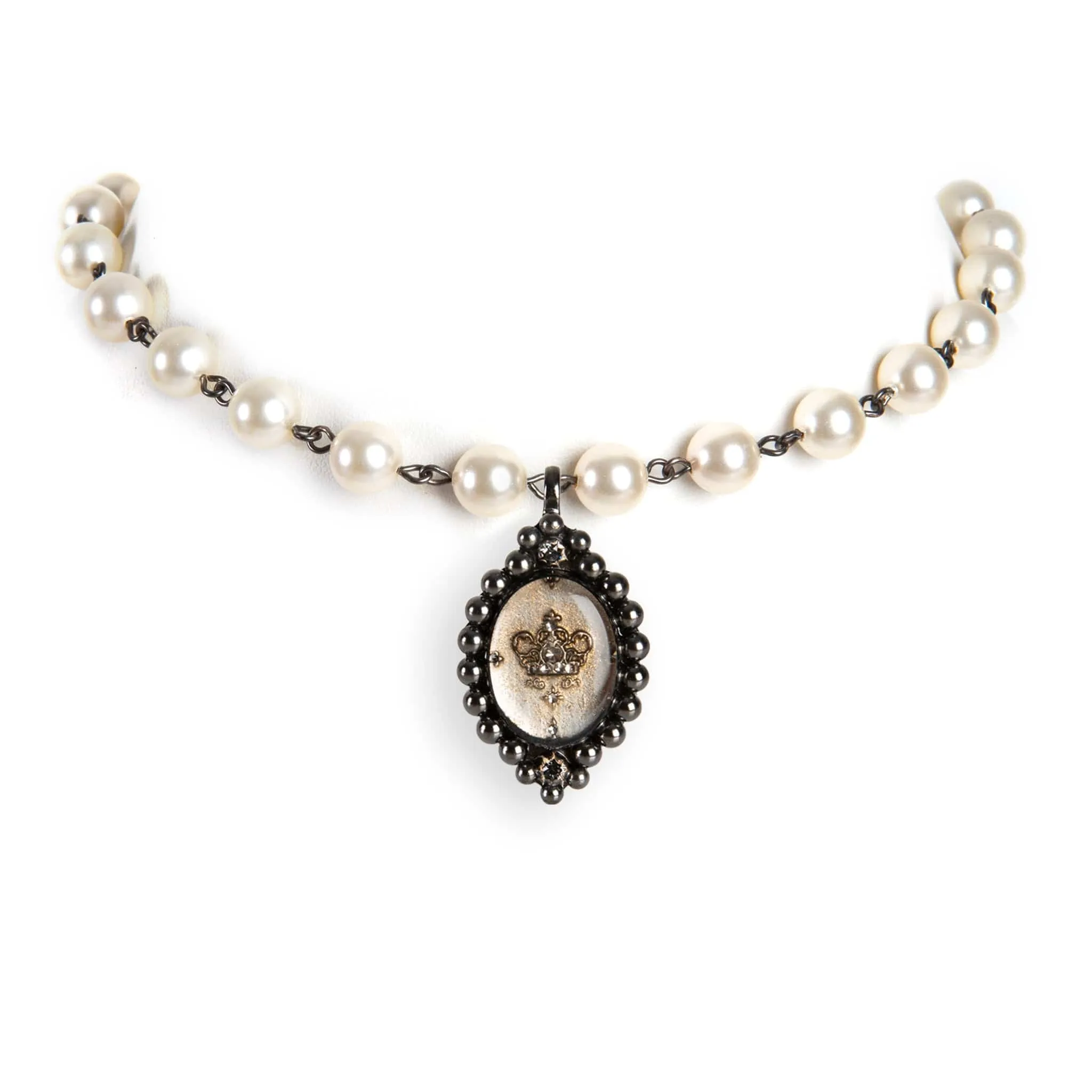 Iconic Pearl Choker Cream Pearl with Classic Medallions