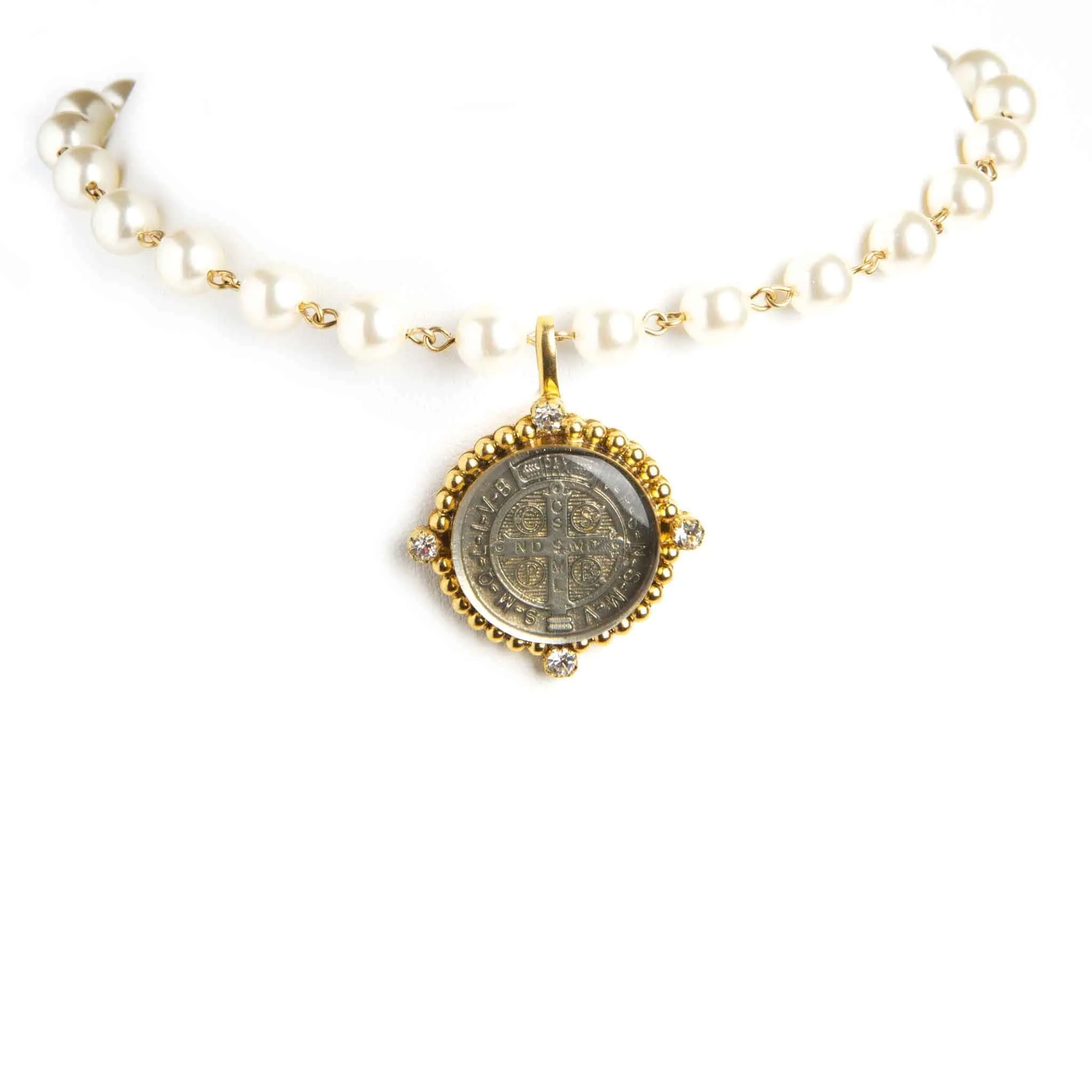 Iconic Pearl Choker Cream Pearl with Classic Medallions