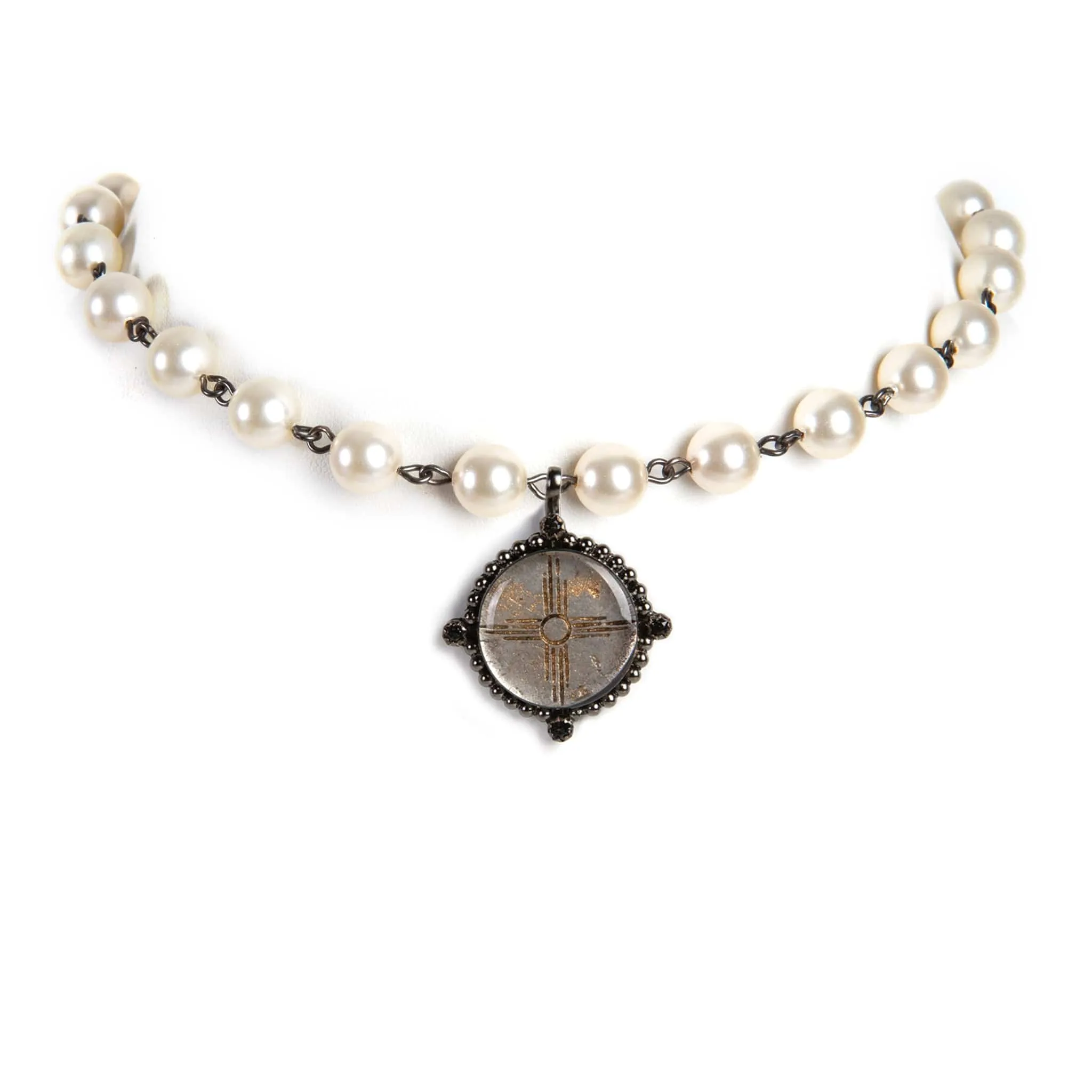 Iconic Pearl Choker Cream Pearl with Classic Medallions