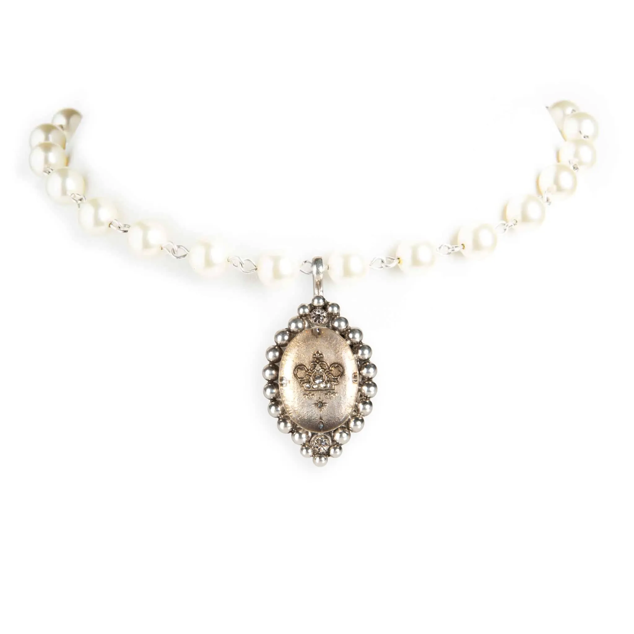 Iconic Pearl Choker Cream Pearl with Classic Medallions