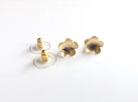 Stud flower Earrings, Goldsmith post flower earrings, Gold stud Earrings, Delicate hand hammered Flower Earrings Dainty wedding earrings