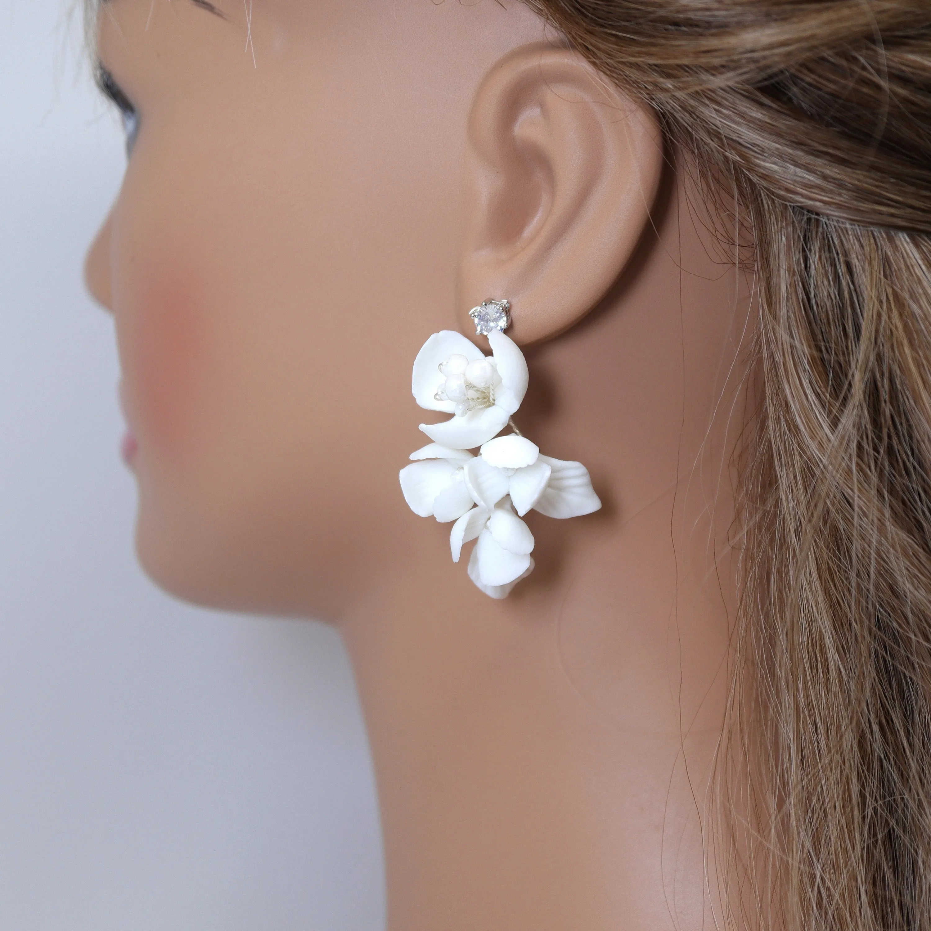 Swarovski Charming Porcelain Ceramic White Flower Pearl and Leaves Earring Sparkling Crystal Bridal Earrings Statement Earrings Cz